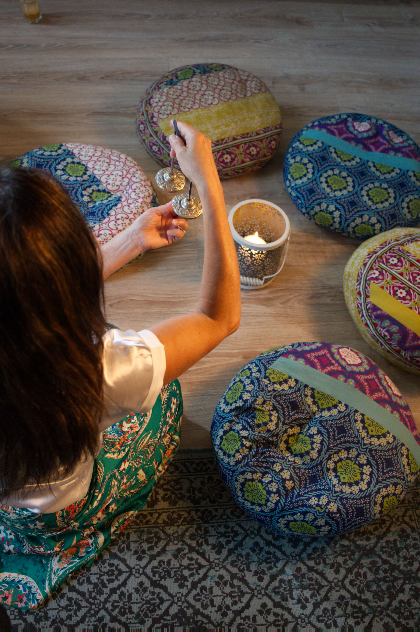Cerchio di meditazione con campane tibetane